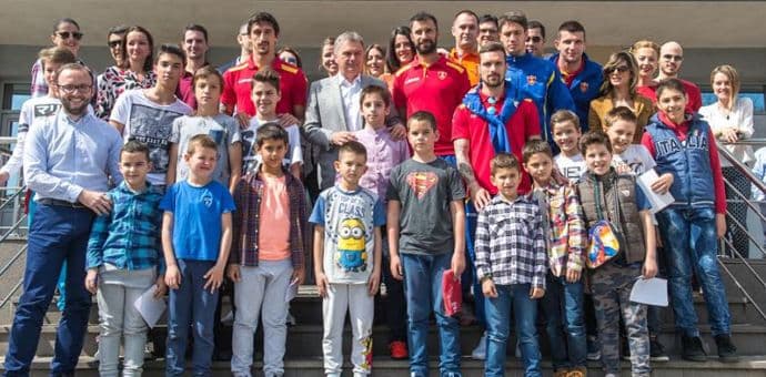 "Hrabri sokoli" se družili sa fanovima u T-Centru "Hrabri sokoli" se družili sa fanovima u T-Centru