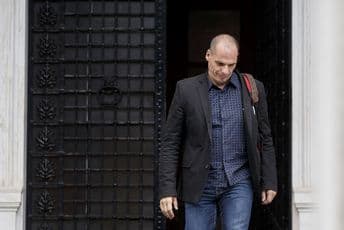 Janis Varufakis napadnut u Atini: Tukli ga i sve snimali telefonom Janis Varufakis napadnut u Atini: Tukli ga i sve snimali telefonom