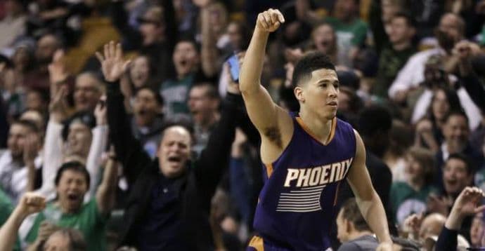 Nevjerovani Buker ubacio 70 poena Bostonu! Nevjerovani Buker ubacio 70 poena Bostonu!