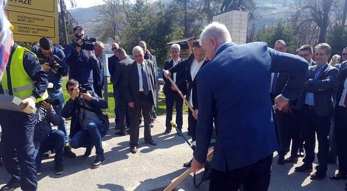 Predsjednik Vlade položio kamen temeljac Gradskog trga u Bijelom Polju Predsjednik Vlade položio kamen temeljac Gradskog trga u Bijelom Polju