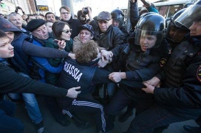 U Rusiji demonstracije protiv korupcije, uhapšen Navalni U Rusiji demonstracije protiv korupcije, uhapšen Navalni