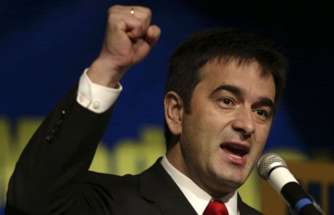 Vučić posvađao Medojevića sa Mandićem i Kneževićem Vučić posvađao Medojevića sa Mandićem i Kneževićem