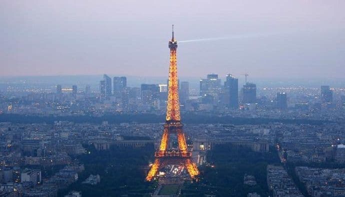 Stakleni zid od 20 milona eura štitiće Ajfelov toranj Stakleni zid od 20 milona eura štitiće Ajfelov toranj