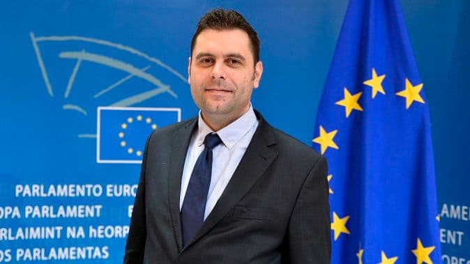 SDP: Vlada da raskine ugovor zbog šverca cigareta SDP: Vlada da raskine ugovor zbog šverca cigareta