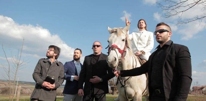 Fenomen Beli: Pokupio bijele listiće Fenomen Beli: Pokupio bijele listiće