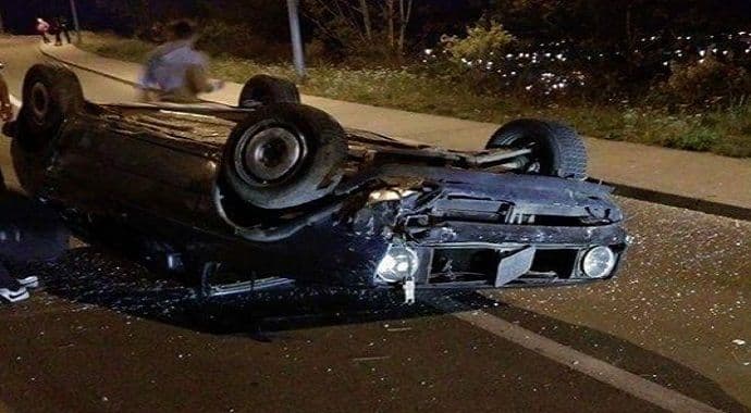Podgorica: Saobraćajna nezgoda, automobil završio na krovu (Foto) Podgorica: Saobraćajna nezgoda, automobil završio na krovu (Foto)