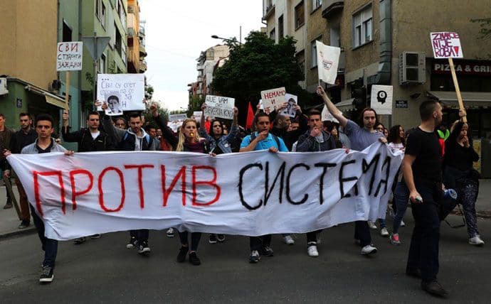 Hiljade demonstranata na ulicama Srbije Hiljade demonstranata na ulicama Srbije