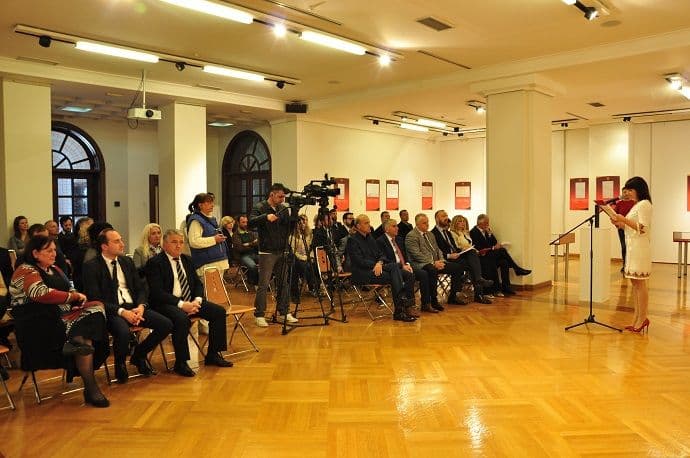 Uručena plaketa za najbolji istraživački prilog na temu “Socijalna integracija Roma u Crnoj Gori” Uručena plaketa za najbolji istraživački prilog na temu “Socijalna integracija Roma u Crnoj Gori”