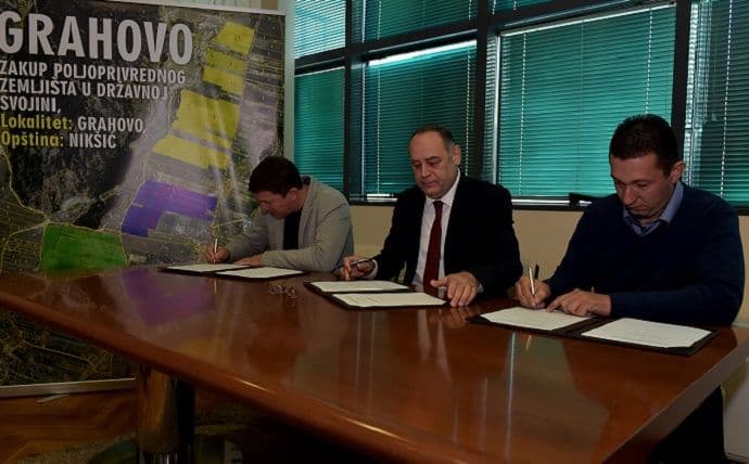 Simović potpisao ugovore o zakupu državnog zemljišta na Grahovu Simović potpisao ugovore o zakupu državnog zemljišta na Grahovu