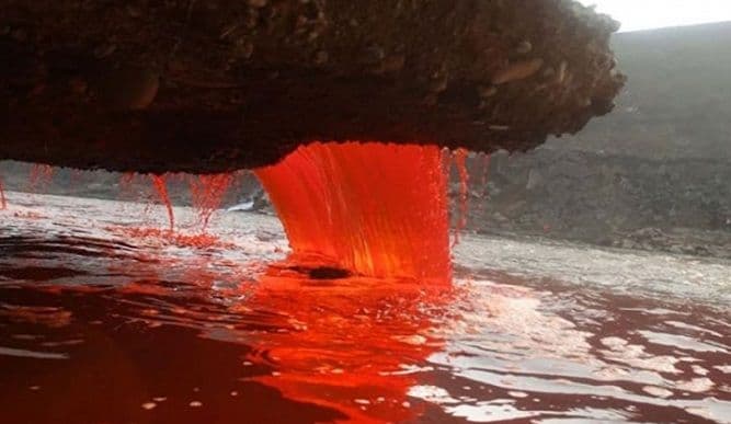 Vrata u podzemlje Antarktika: Tajna Krvavih slapova Vrata u podzemlje Antarktika: Tajna Krvavih slapova