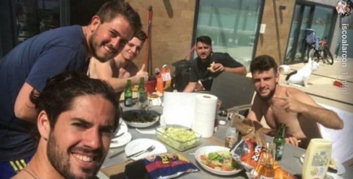 Realov as ukopava se sve dublje: Slikanje sa čipsom u vrećici sa Barsinim bojama i grbom Realov as ukopava se sve dublje: Slikanje sa čipsom u vrećici sa Barsinim bojama i grbom