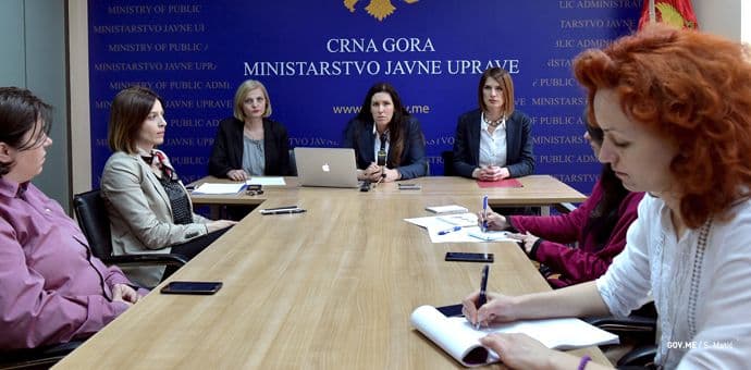 Predstavljen pilot projekat elektronskog upisa prvaka u tri podgoričke škole Predstavljen pilot projekat elektronskog upisa prvaka u tri podgoričke škole