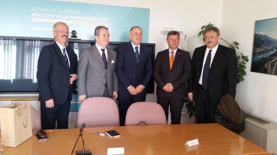 Slovence zanima podmorski kabl Slovence zanima podmorski kabl