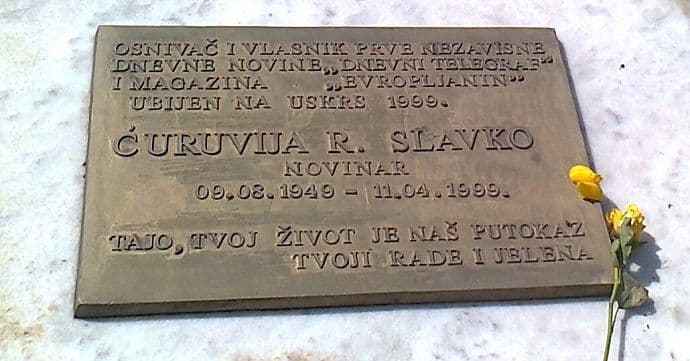 Pronađena bomba blizu groba Slavka Ćuruvije Pronađena bomba blizu groba Slavka Ćuruvije