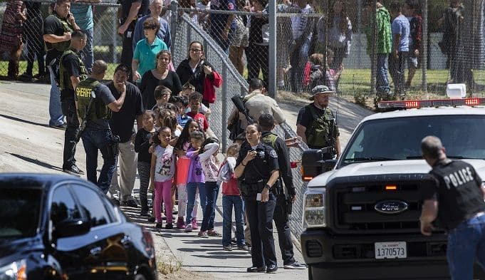 Muškarac ubio ženu i učenika, potom izvršio samoubistvo Muškarac ubio ženu i učenika, potom izvršio samoubistvo
