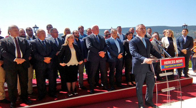 DPS predstavio kandidate za odbornike: Dosta je bilo hercegnovskog lutanja DPS predstavio kandidate za odbornike: Dosta je bilo hercegnovskog lutanja