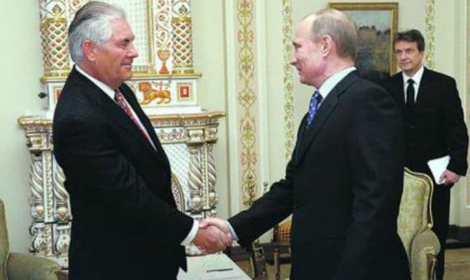 Putin se ipak sastao sa Tilersonom Putin se ipak sastao sa Tilersonom