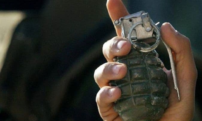 Iz automobila bacio ručnu bombu na pješake Iz automobila bacio ručnu bombu na pješake