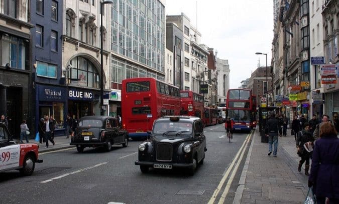 Zašto se u nekim zemljama vozi lijevom stranom Zašto se u nekim zemljama vozi lijevom stranom