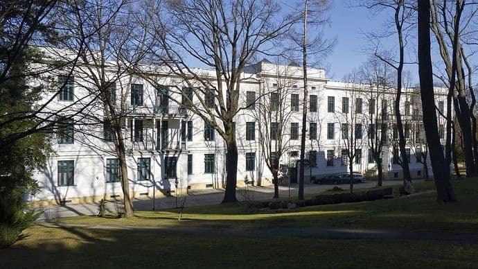 BEČKI VALCER: Saga o spasitelju majki BEČKI VALCER: Saga o spasitelju majki