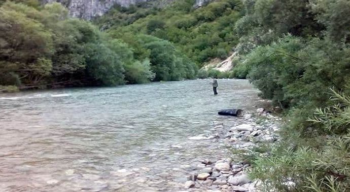 Nikšićanin majstor za izradu mušica: Ko se zaljubi u ribolov, srećan je cijelog života Nikšićanin majstor za izradu mušica: Ko se zaljubi u ribolov, srećan je cijelog života