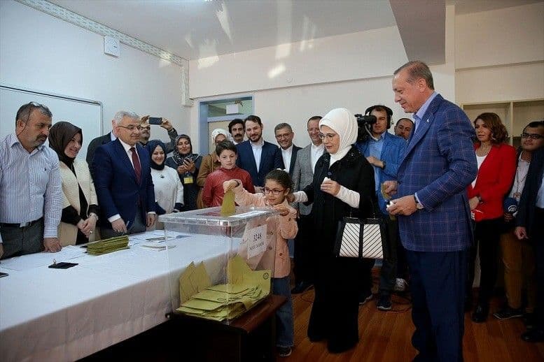 Završeno glasanje na referendumu u Turskoj Završeno glasanje na referendumu u Turskoj