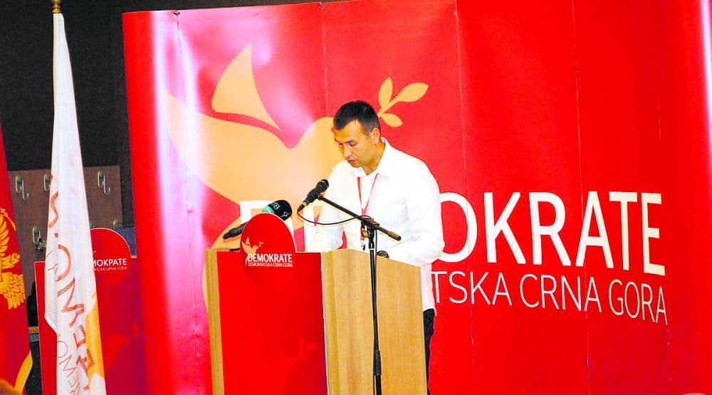 Čelnik budvanskog vodovoda hapšen zbog razbojništva, Krapović: Đurašević će biti smijenjen Čelnik budvanskog vodovoda hapšen zbog razbojništva, Krapović: Đurašević će biti smijenjen