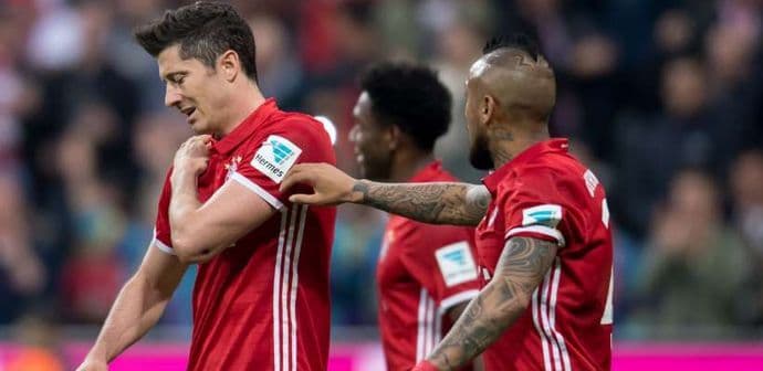 Policija izbacila Bavarce iz sudijske svlačionice! Policija izbacila Bavarce iz sudijske svlačionice!