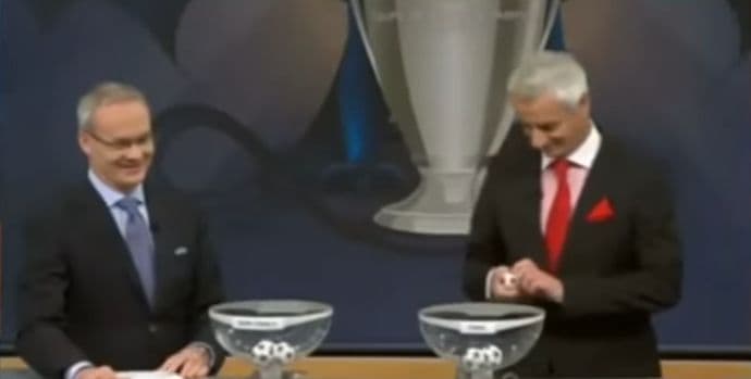 Žrijeb za Ligu šampiona namješten!? Pogledajte sporno izvlačenje kuglica Žrijeb za Ligu šampiona namješten!? Pogledajte sporno izvlačenje kuglica