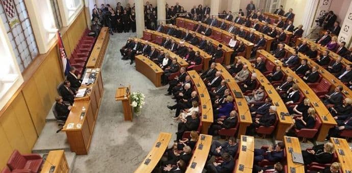 Izglasane novčane kazne za poslanike koji ne dolaze na sjednice Izglasane novčane kazne za poslanike koji ne dolaze na sjednice