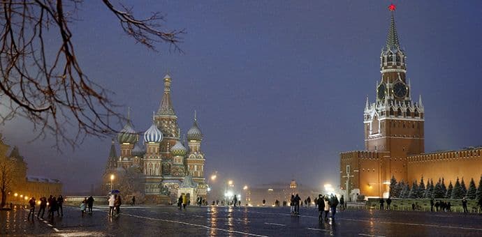 Panika u Moskvi: Zbog dima u višespratnici evakuisano 100 ljudi Panika u Moskvi: Zbog dima u višespratnici evakuisano 100 ljudi