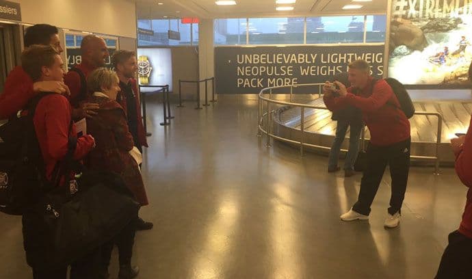 HIT: Nije prepoznala Švajnija, pa ga zamolila da je slika sa saigračima HIT: Nije prepoznala Švajnija, pa ga zamolila da je slika sa saigračima