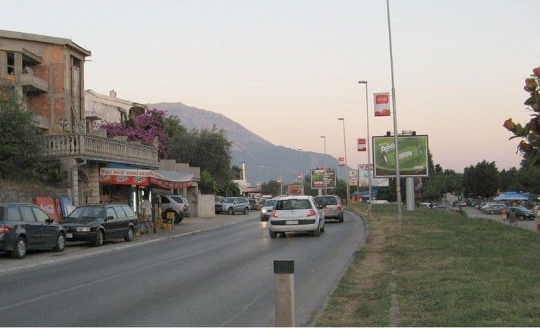 Bar: Vozač udario u drvo i poginuo Bar: Vozač udario u drvo i poginuo