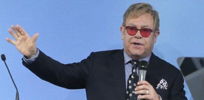 Elton Džon proveo dvije noći u bolnici zbog infekcije Elton Džon proveo dvije noći u bolnici zbog infekcije