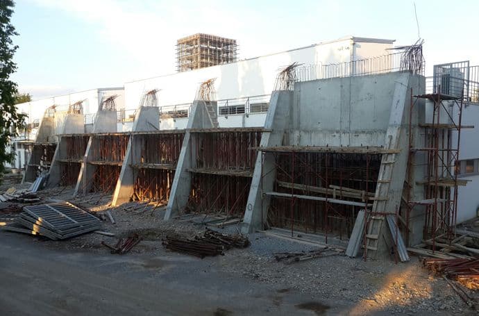 FOTO: Radovi na natkrivanju bazena u punom jeku FOTO: Radovi na natkrivanju bazena u punom jeku