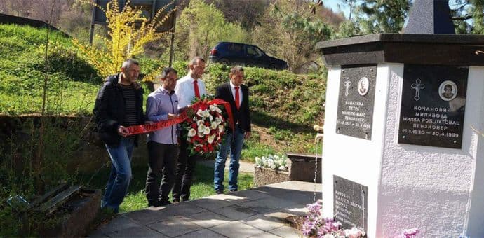 Predstavnici Demokrata odali počast žrtvama bombardovanja u Murinu Predstavnici Demokrata odali počast žrtvama bombardovanja u Murinu