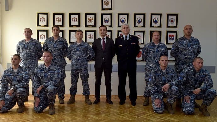 Devetočlani tim crnogorske vojske ispraćen u misiju EU Devetočlani tim crnogorske vojske ispraćen u misiju EU