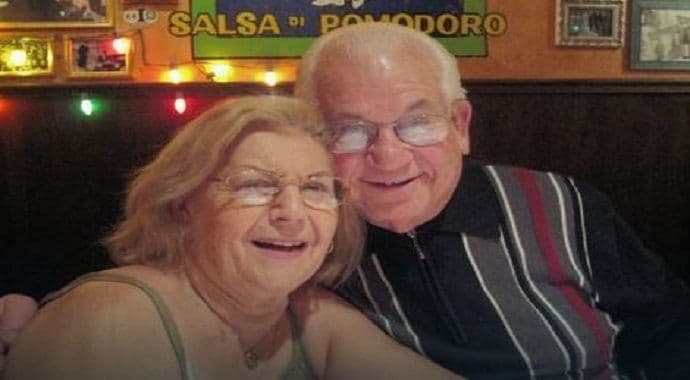 Bili su u braku 69 godina, umrli u istom satu držeći se za ruke Bili su u braku 69 godina, umrli u istom satu držeći se za ruke