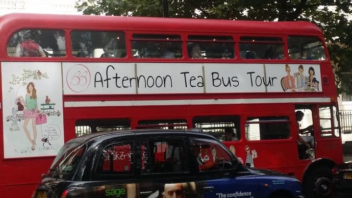 LONDON CALLING: Popodnevna čajanka LONDON CALLING: Popodnevna čajanka