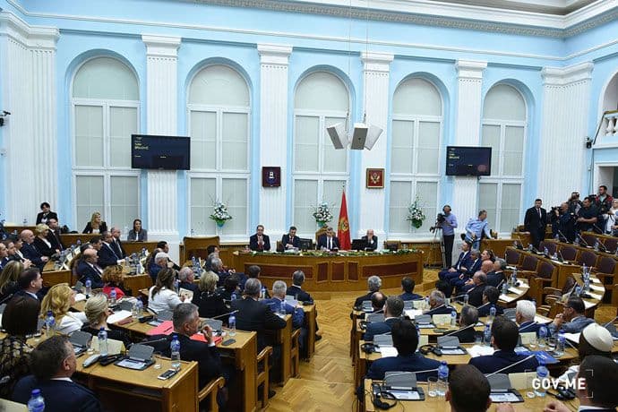 Cetinje: Izglasan ulazak Crne Gore u NATO (FOTO) Cetinje: Izglasan ulazak Crne Gore u NATO (FOTO)