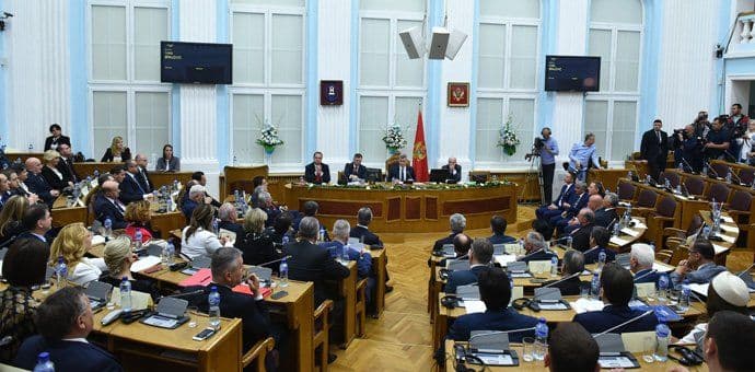 Skupština izglasala učlanjenje u NATO: Istorijska odluka u sjenci podjela Skupština izglasala učlanjenje u NATO: Istorijska odluka u sjenci podjela