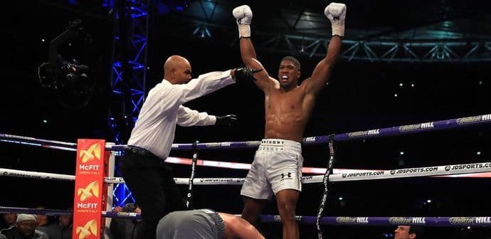 VIDEO: U spektaklu na Vembliju Džošua nokautirao Klička! VIDEO: U spektaklu na Vembliju Džošua nokautirao Klička!