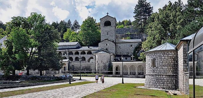 Knjaževina i Kraljevina Crna Gora je bila vlasnik imovine kojom je upravljala Crnogorska crkva Knjaževina i Kraljevina Crna Gora je bila vlasnik imovine kojom je upravljala Crnogorska crkva