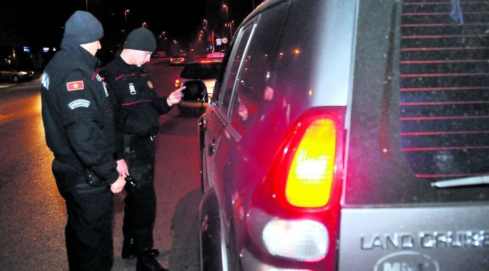 Iz službenog vozila im pobjegao pijani vozač Iz službenog vozila im pobjegao pijani vozač