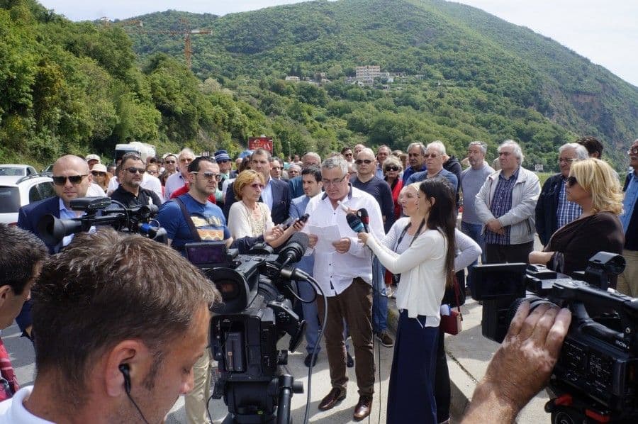 Protest zaustavio saobraćaj iznad Jaza Protest zaustavio saobraćaj iznad Jaza