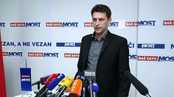 Petrov podnio ostavku na mjesto predsjednika Hrvatskog sabora Petrov podnio ostavku na mjesto predsjednika Hrvatskog sabora