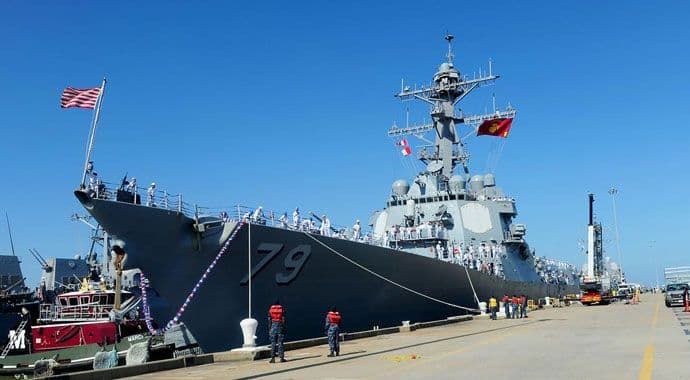 Američki razarač uplovio u Crno more (VIDEO) Američki razarač uplovio u Crno more (VIDEO)