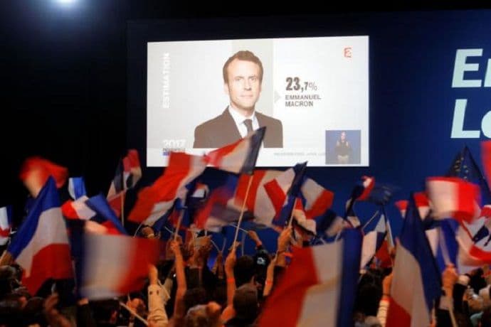 Dvorište Luvra evakuisano Dvorište Luvra evakuisano