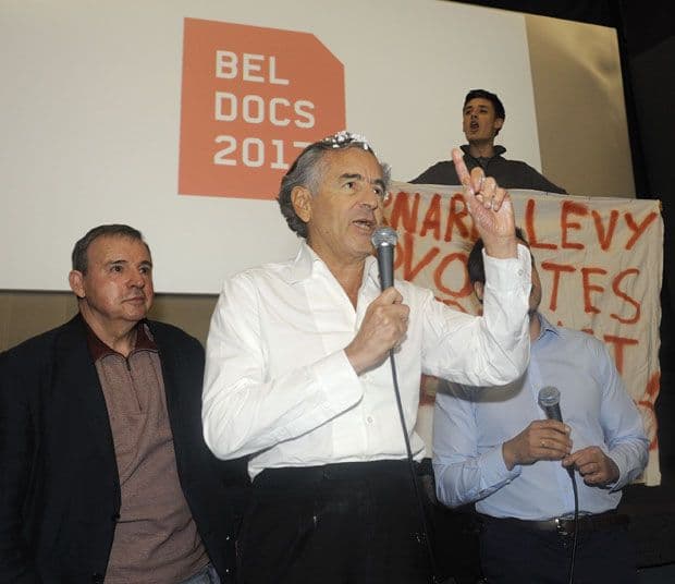 Incident u Beogradu: Francuskog filozofa gađali tortom u lice Incident u Beogradu: Francuskog filozofa gađali tortom u lice