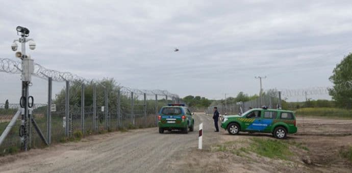 Mađarska demantuje da pušta struju kroz ogradu na granici Mađarska demantuje da pušta struju kroz ogradu na granici